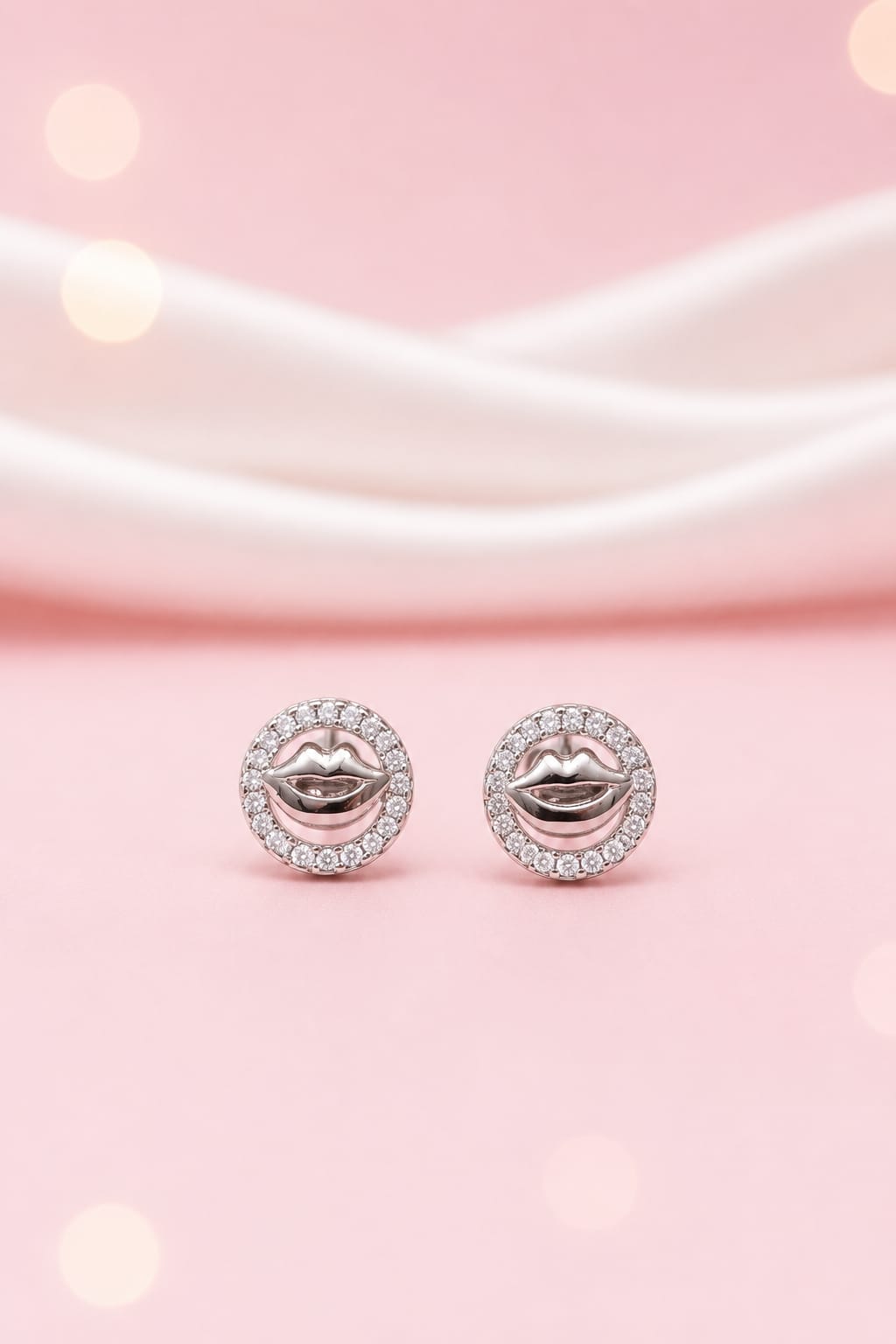 Amour Lips Silver Tops