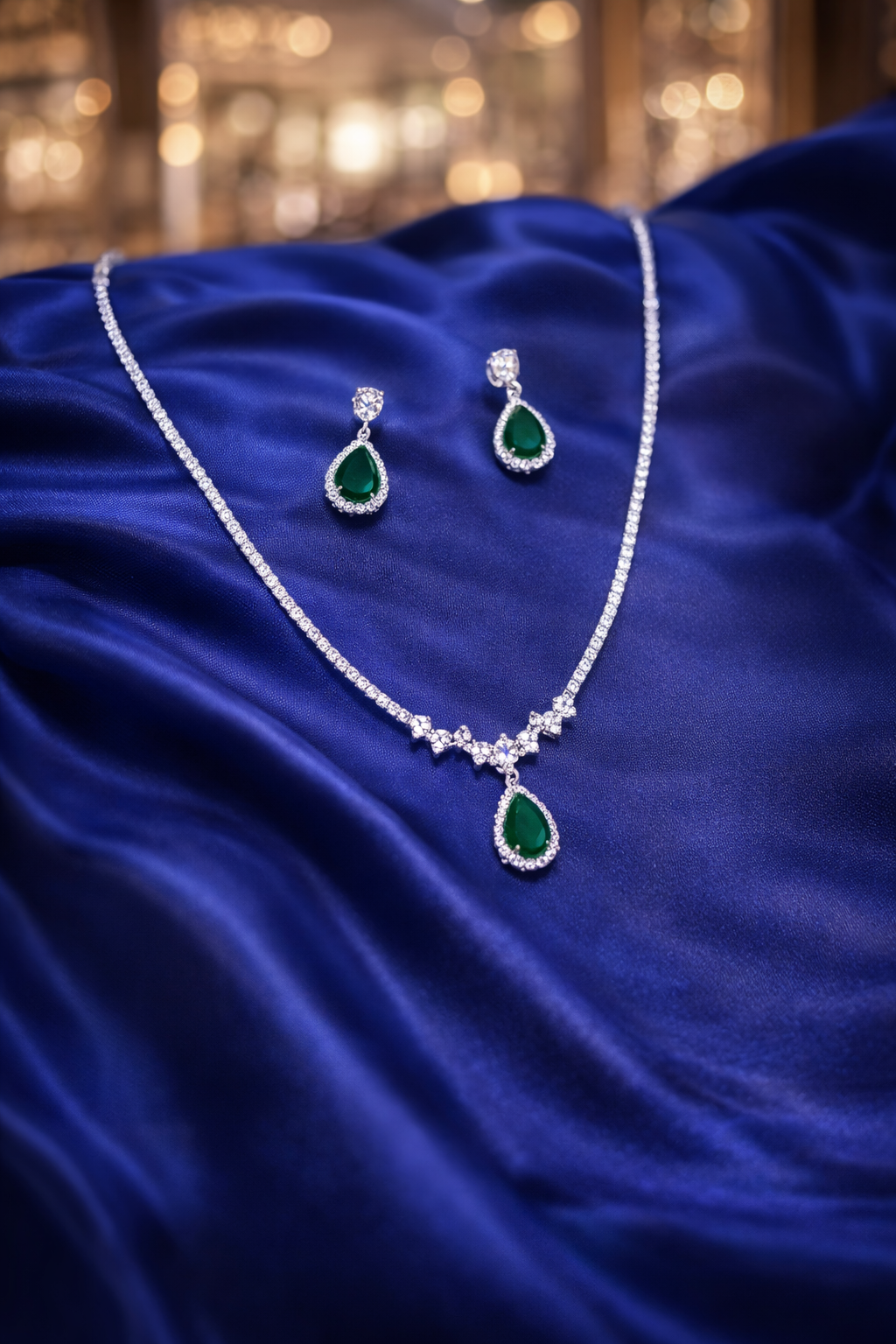 Verdant Glow Necklace Set