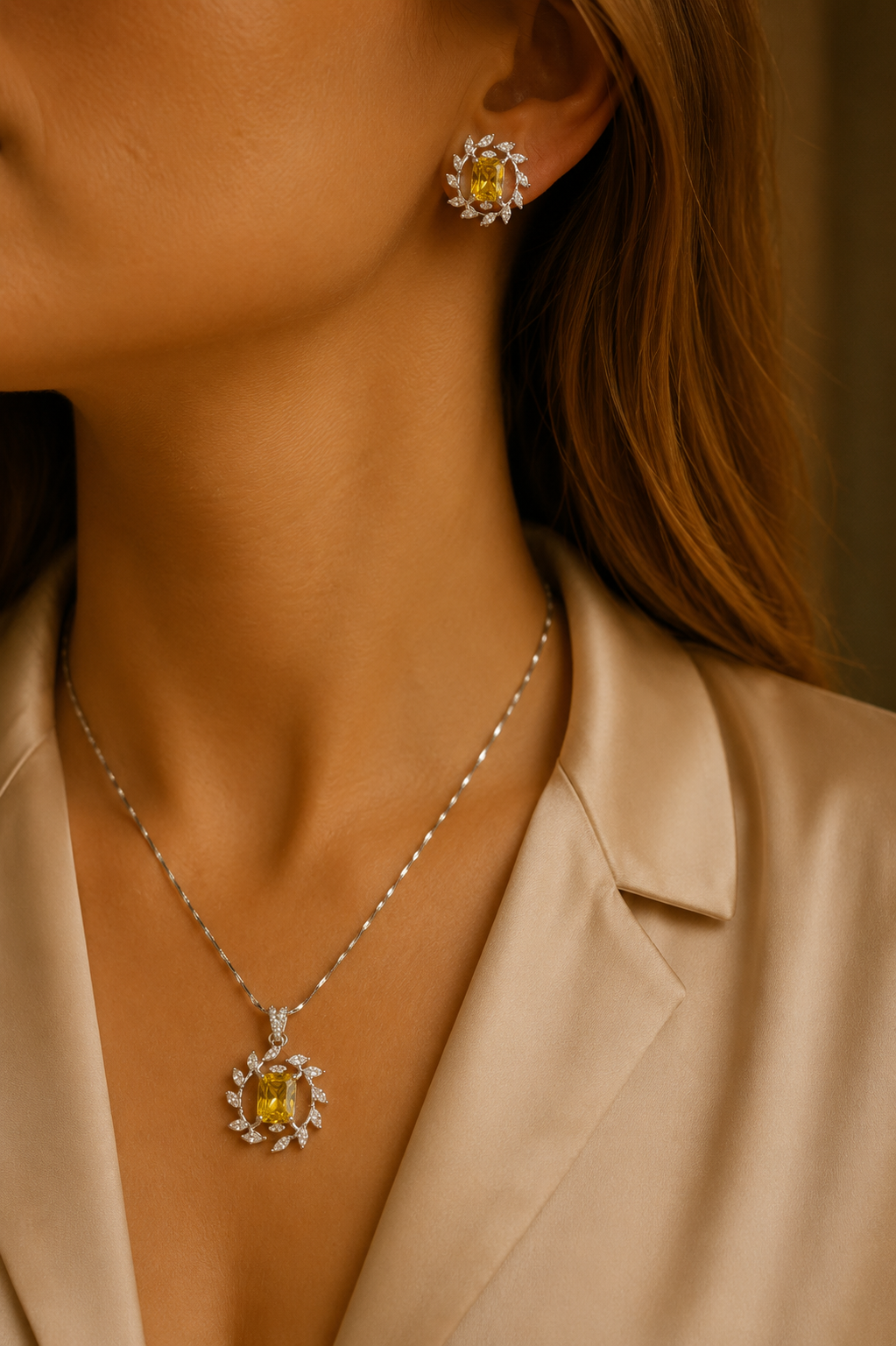 Sunlit Bloom Silver Pendant Set